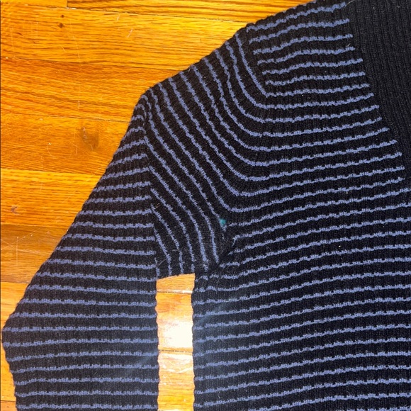 🌷 H&M Navy/Black Striped Sweater - Picture 4 of 11